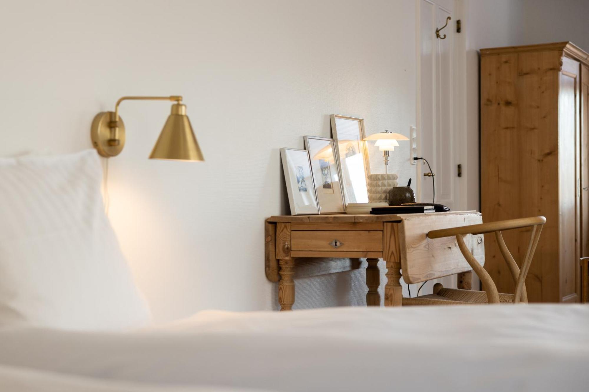 Aahoj Hotel 4*